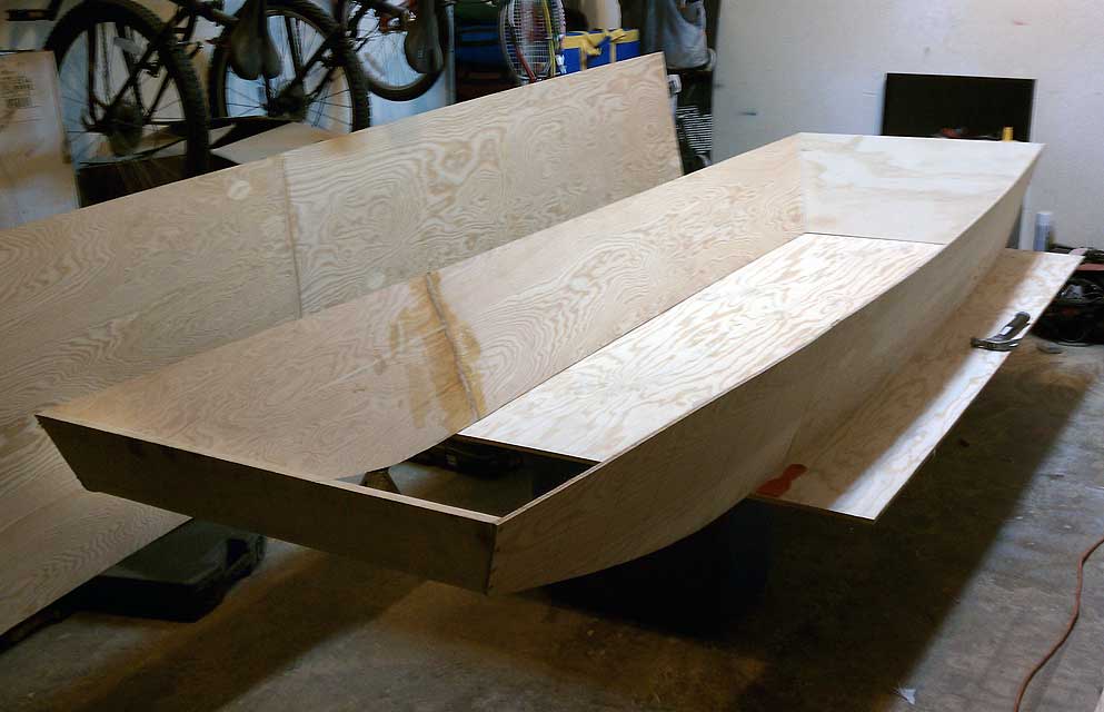 Building a Wooden Jon Boat With Simple Plans for Small Plywood Boats ...