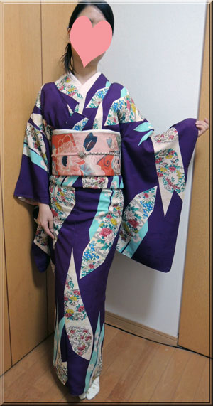 紫のアンティーク着物コーデ～矢羽根の中に花の着物にアールデコな帯